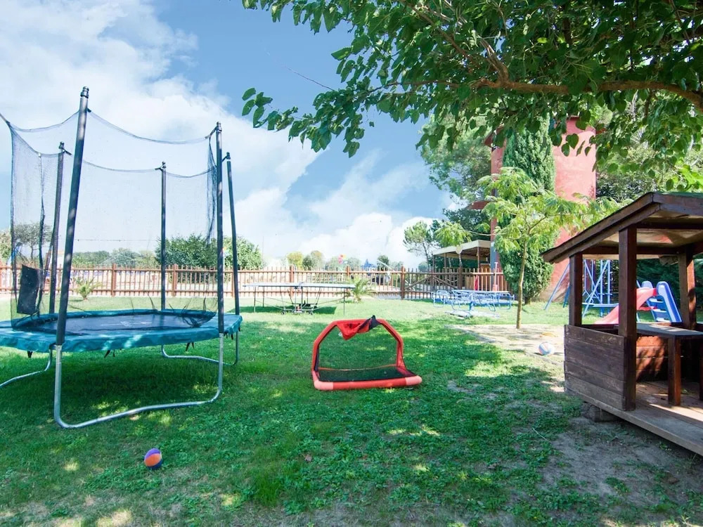 Farmhouse by Lake Trasimeno with Pool