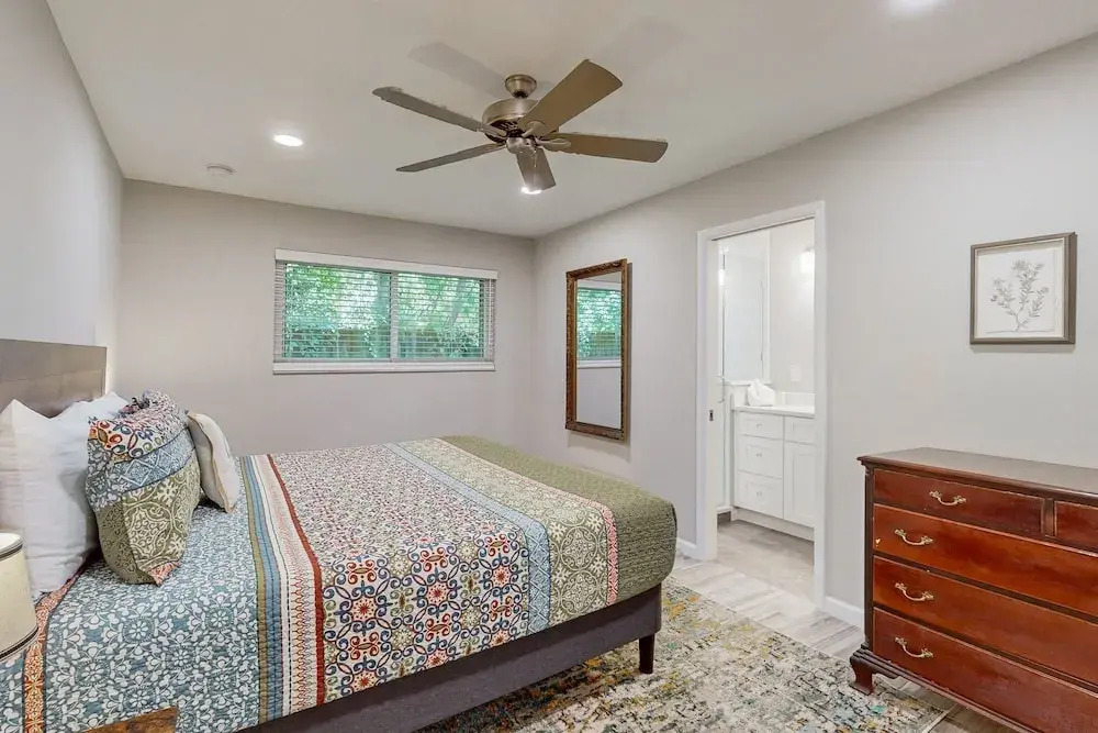 Updated House With Enclosed Yard, Patio, Central AC, & Washer/dryer