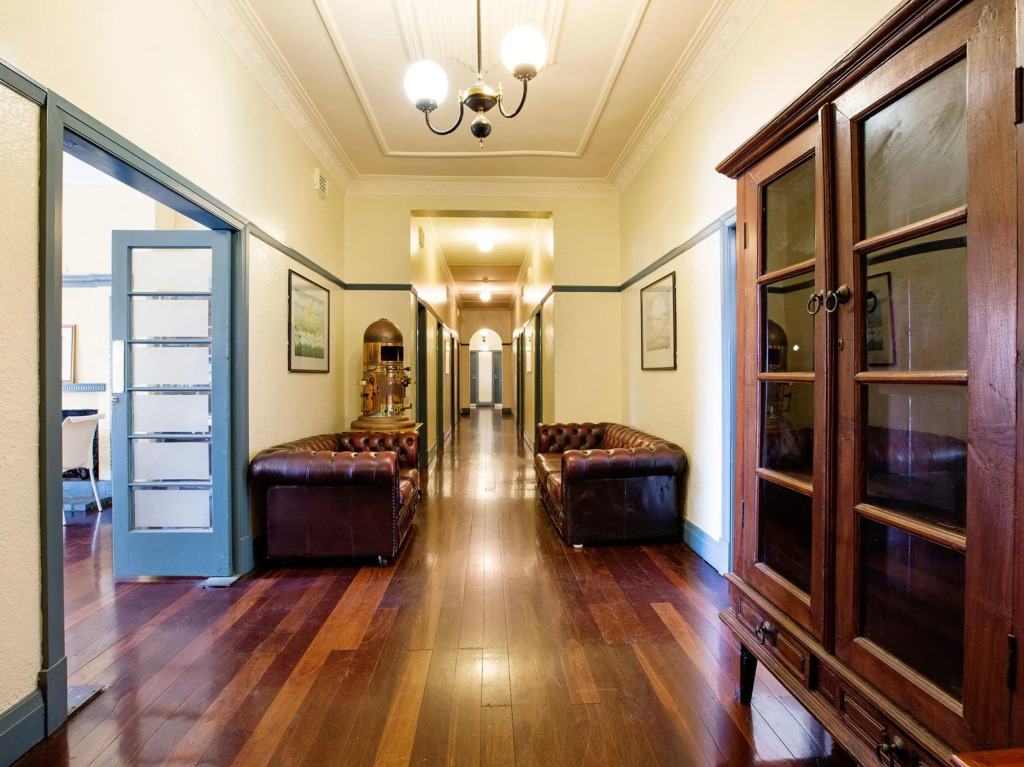 Captain Stirling Hotel
