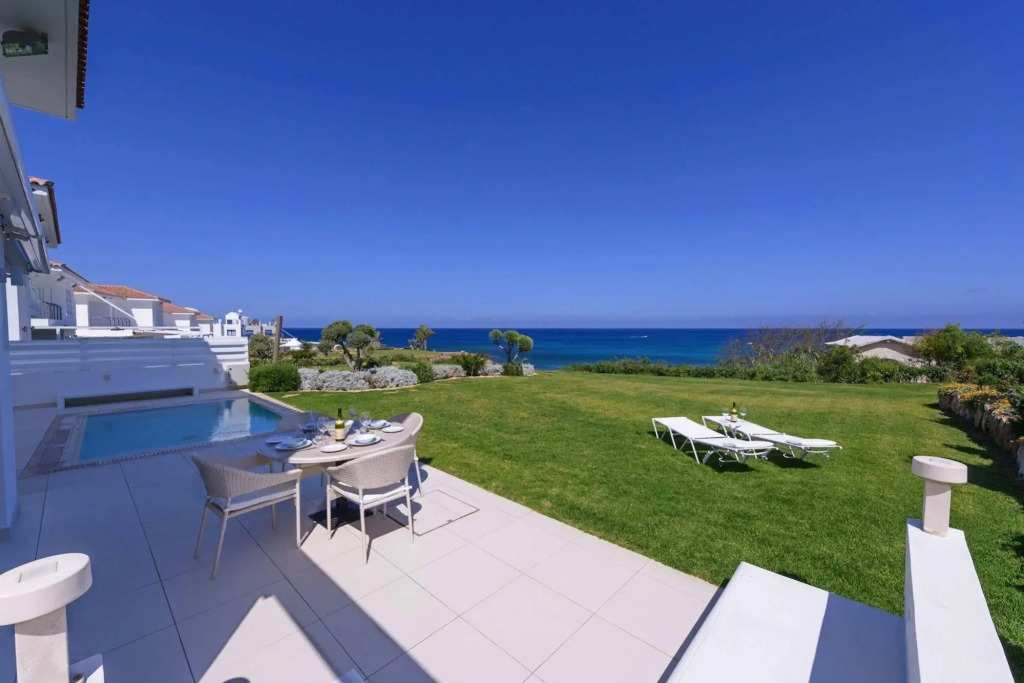 Villa Scarlet