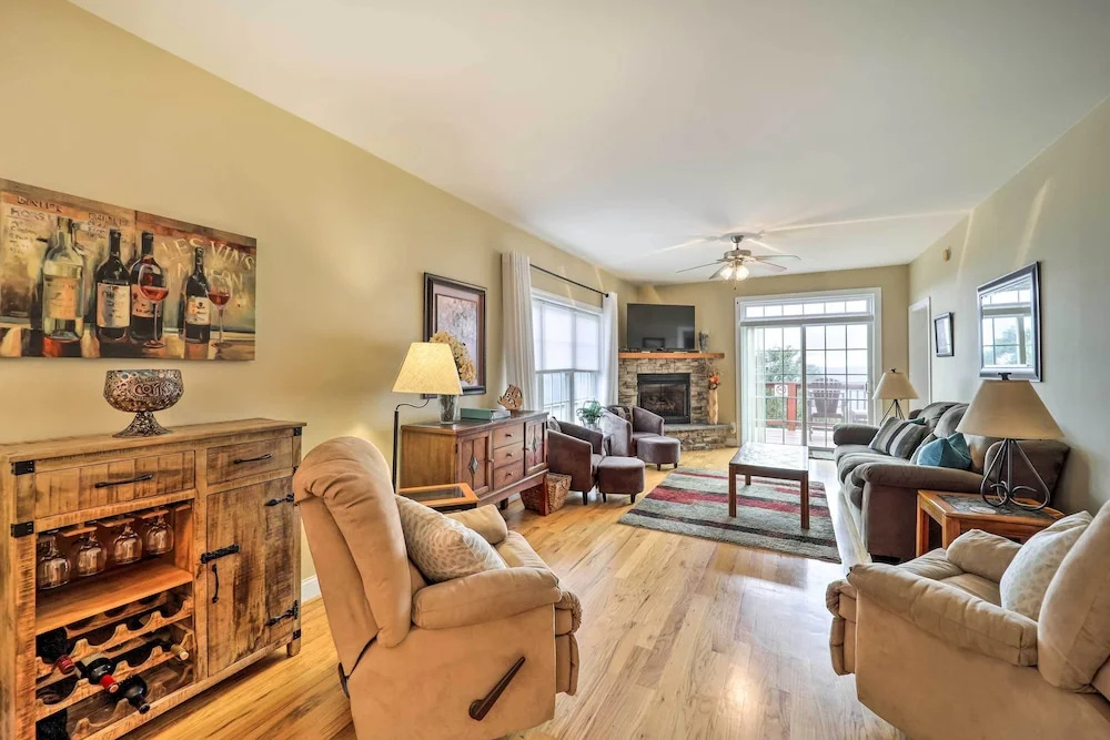Scenic Views! Ski-in/ski-out Condo in Beech Mtn