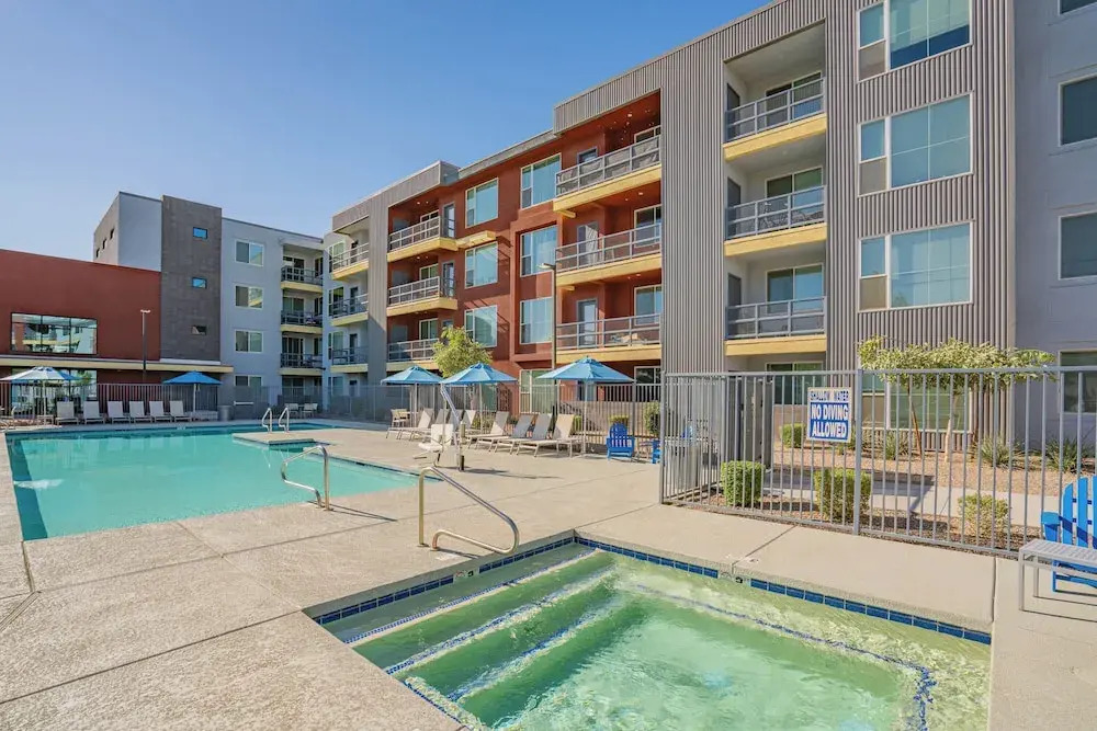ROVE LIVING/KB - V on Broadway