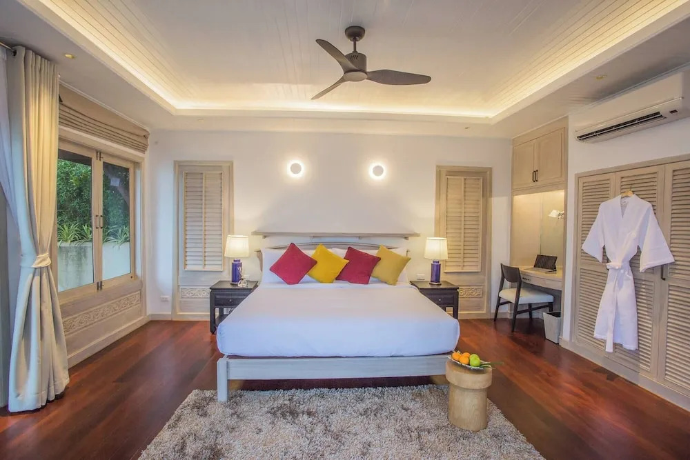 Luxurious 180 degree Seaview 6 Bedrooms Private Pool Villa in Kamala