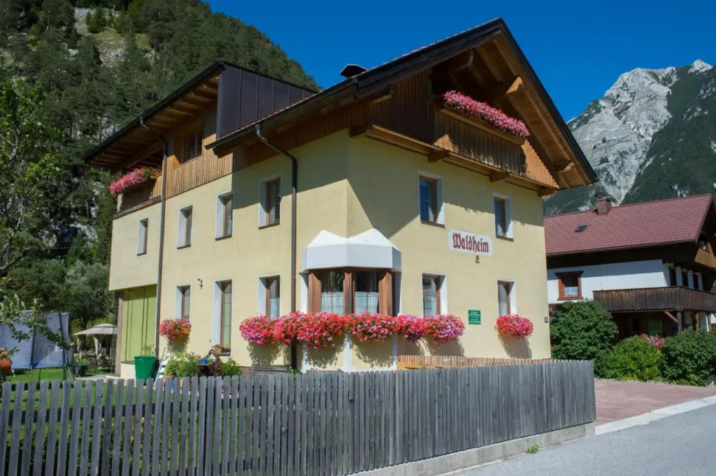 Haus Waldheim und Dependance