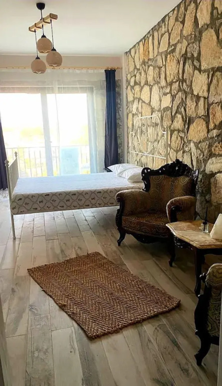 Nur Karen Taş Konak