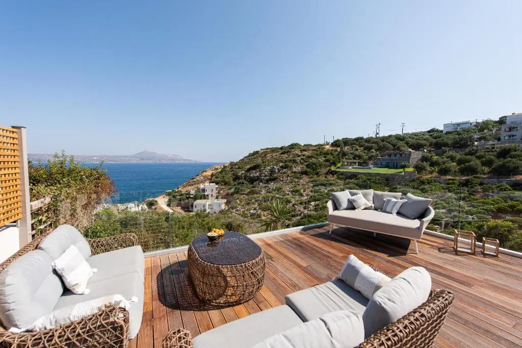 ELIDA -pool, billiard, views, 4min walk to the sea
