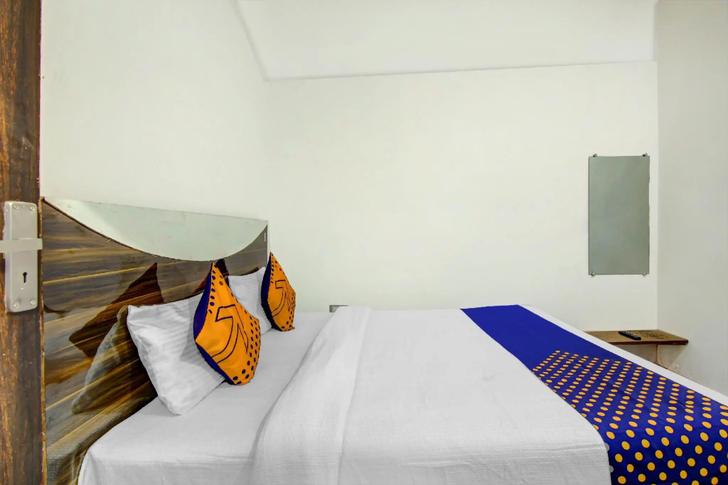 SPOT ON 77282 Hotel Kohinoor
