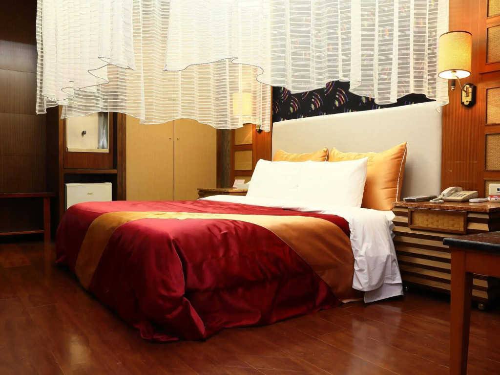 Fifth Avenue Motel