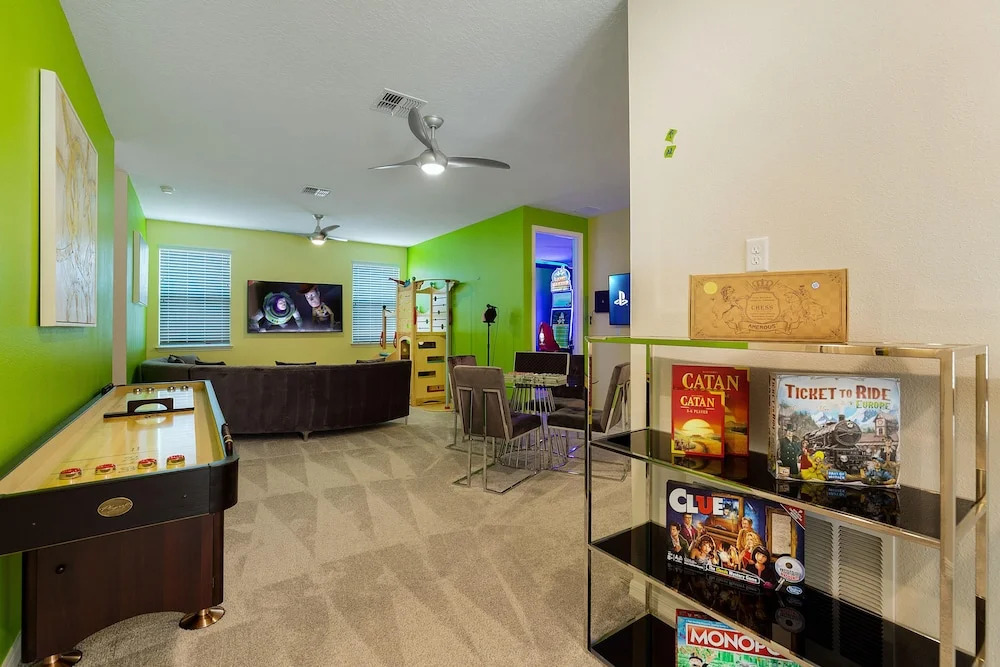 Sr019v: 8 Bed, Social Media, Minions, Pool, Shuffle Board