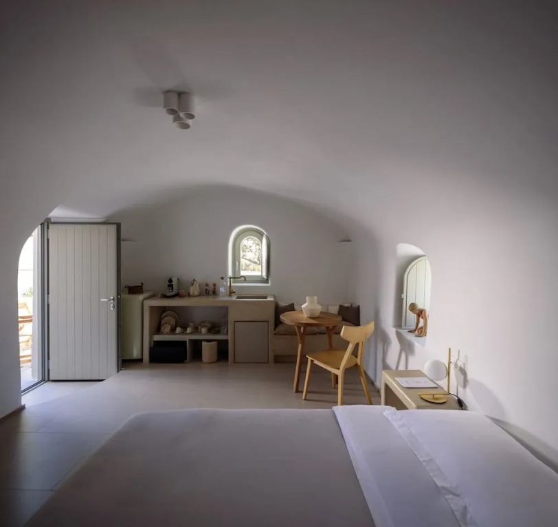 Oia Treasures Art Suites
