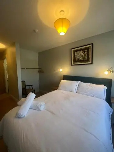 Annie Mays Bar, B&B
