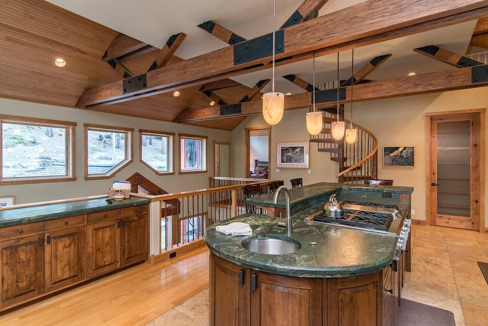 Extravagant Mountain Lodge at Heavenly by RedAwning
