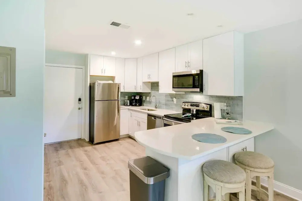 Half-mi to Folly Field Beach: Hilton Head Condo