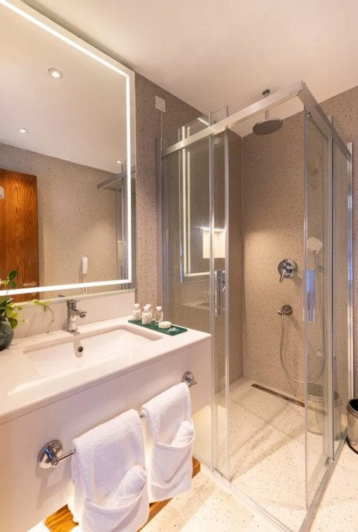The Xon Hotel