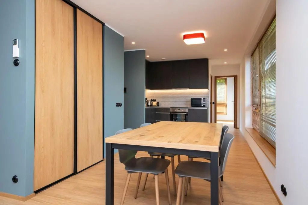Self-check-in spacious 1 bedroom apartment with free parking