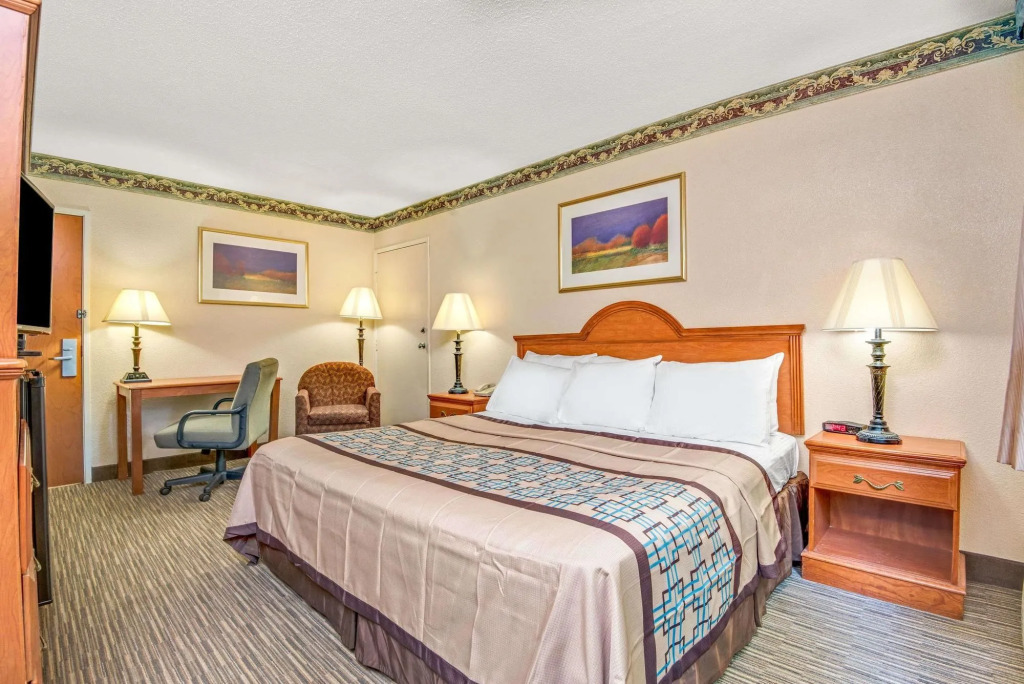 The Longleaf Hotel