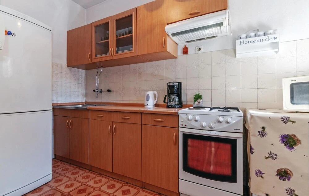 Stunning Home in Modric With 3 Bedrooms and Wifi