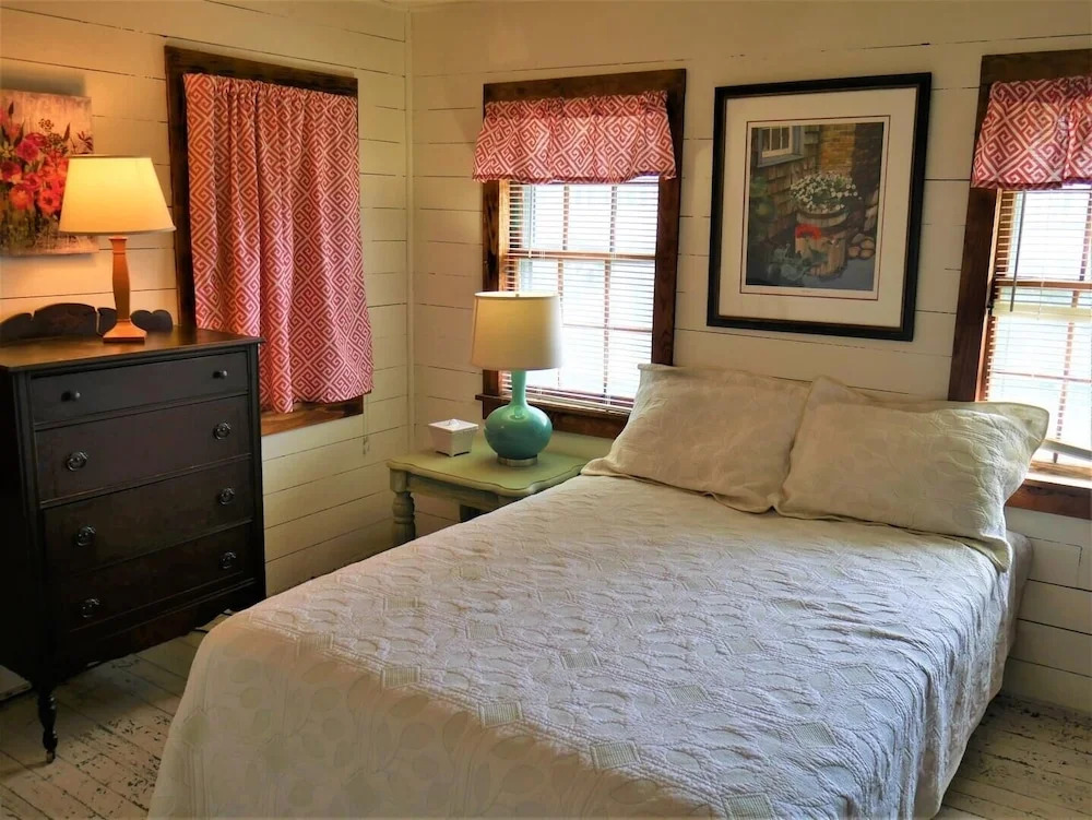 Queen Bee - 2 Br Home