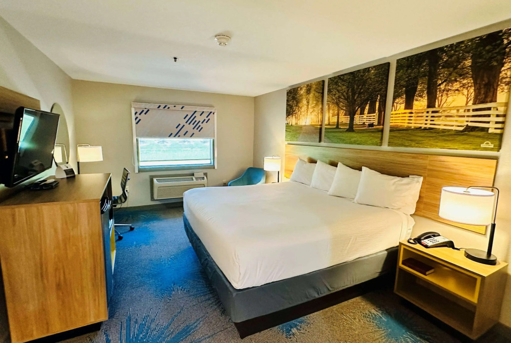 Days Inn & Suites by Wyndham Wynne