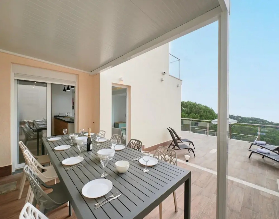 Beautiful Villa With Terrace Near Beach