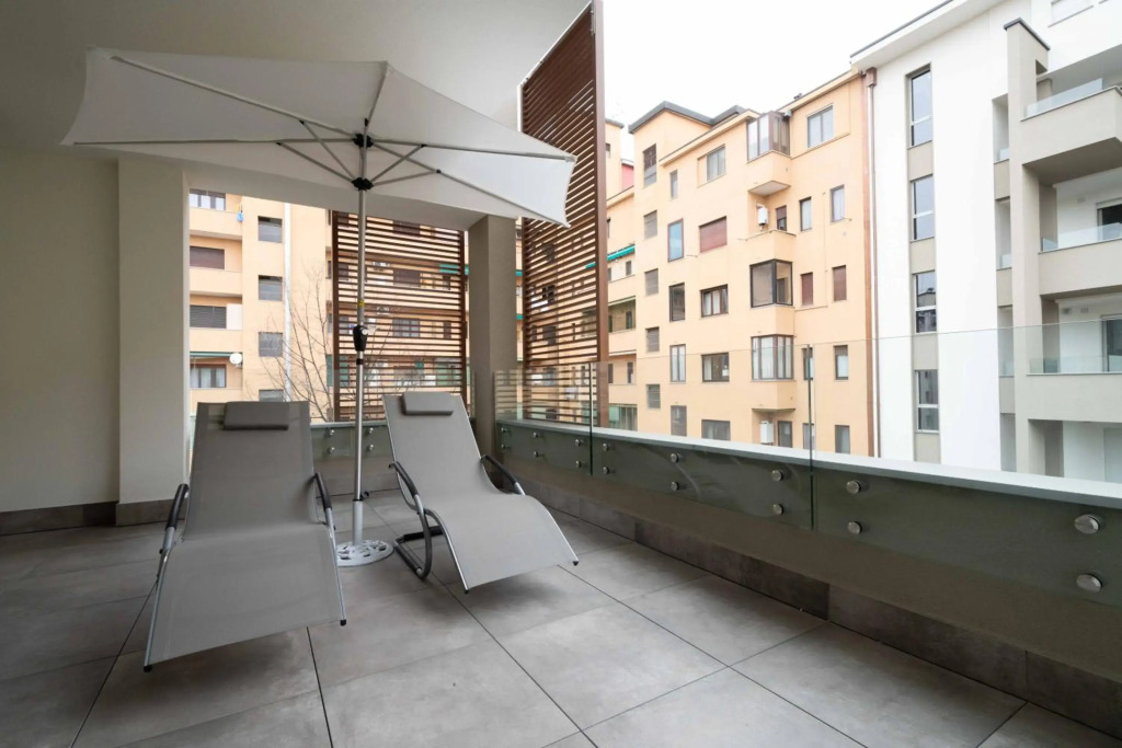 Amazing BRAND NEW 2 room upper scale with condo GYM close to metro