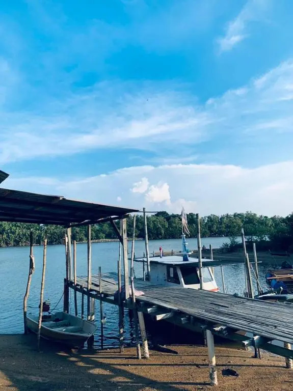 Rumah Tepi Sungai KB
