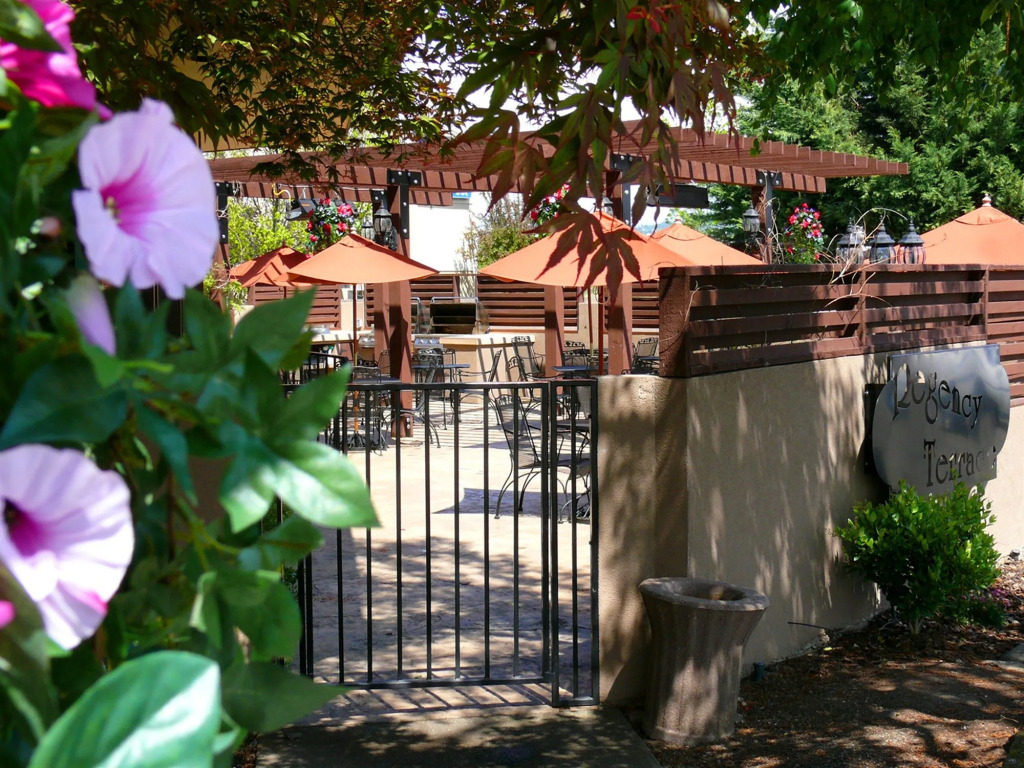 Rogue Regency Inn Medford Airport