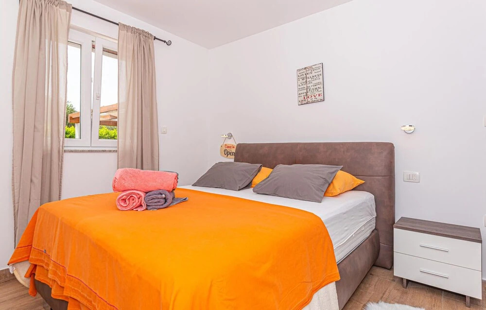 Awesome Home in Brodarica with Hot Tub, WiFi & 6 Bedrooms