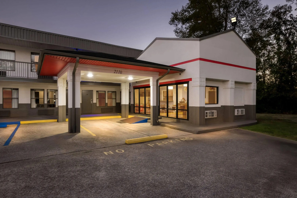 Super 8 by Wyndham Gadsden AL
