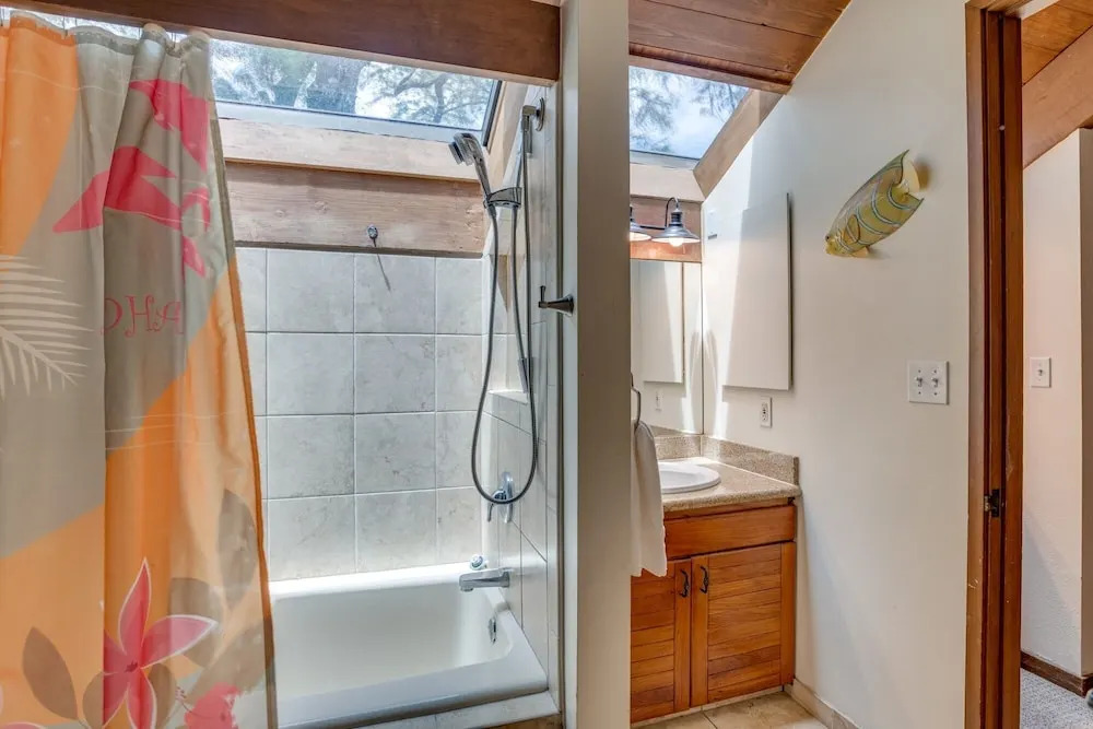 Kahana Outrigger #2b1 3 Bedroom Condo by RedAwning