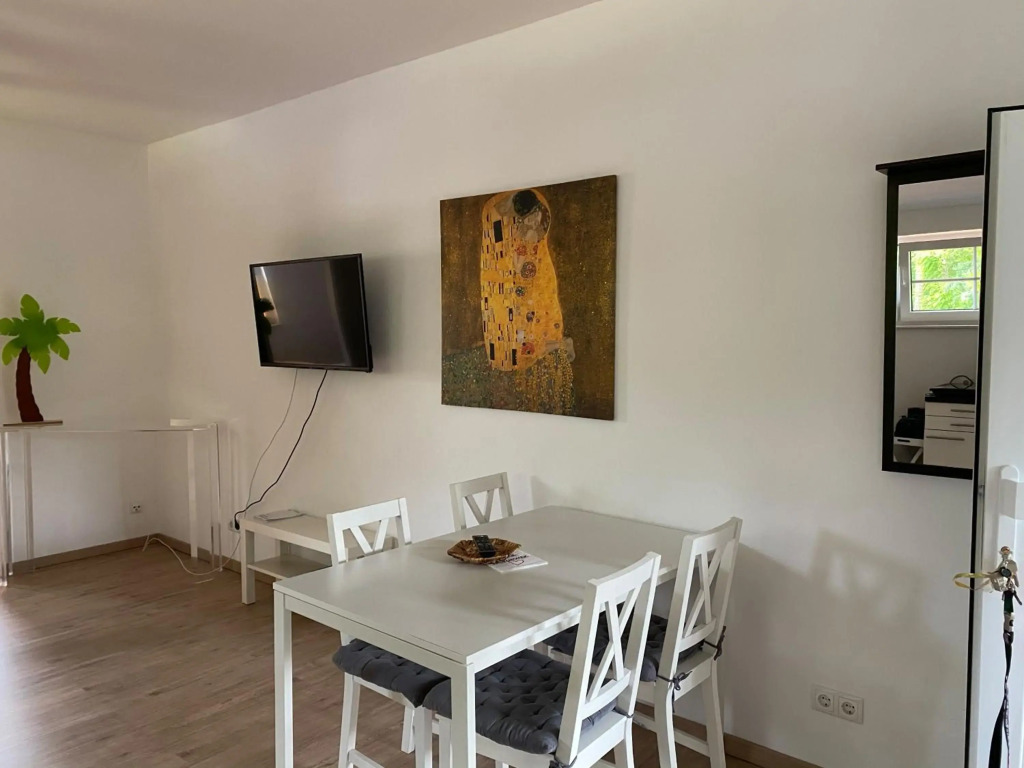 Apartment 5