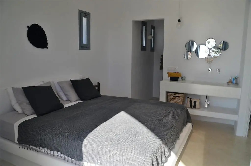 The Hedonist Square cycladic house with sea view