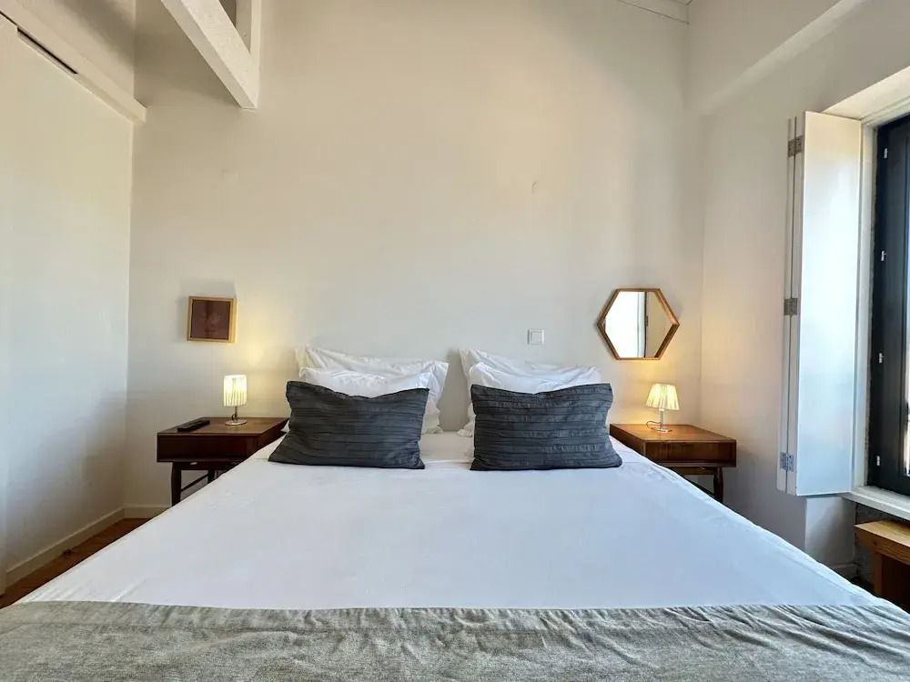 Charming 2-bedroom Apartment in Porto