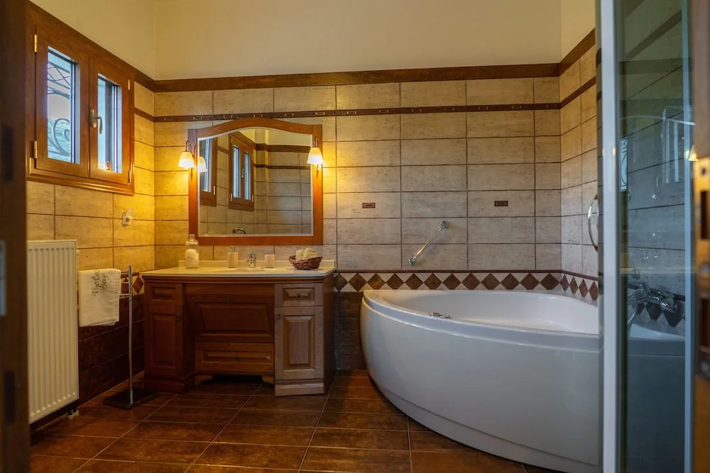 Paul's American Mansion- Volos suburb