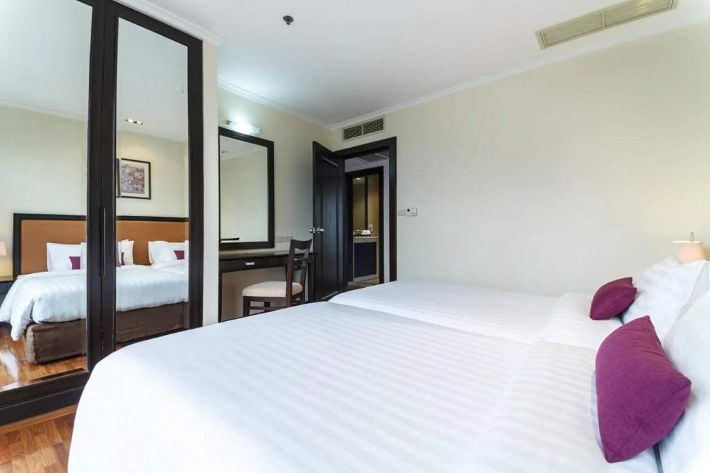 Bandara Silom Suites