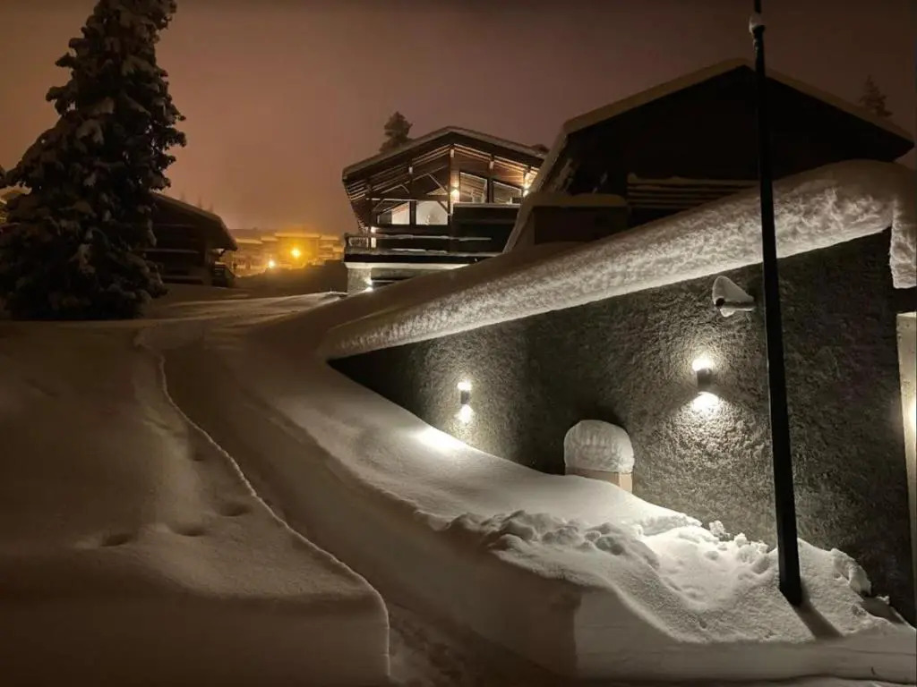 Luxueux chalet avec piscine, sauna et parking à La Rosière pour 10 personnes - FR-1-398-633
