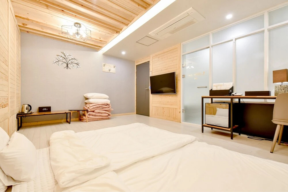 The SWEET Hotel