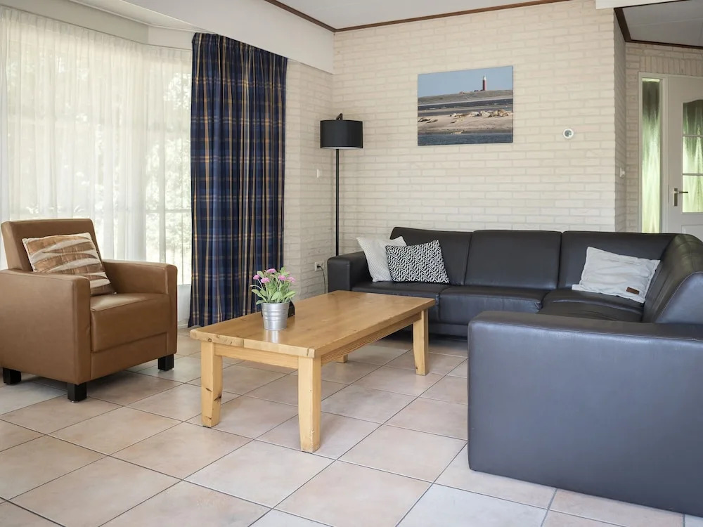 Nice Bungalow With Dishwasher, Near the sea on Texel