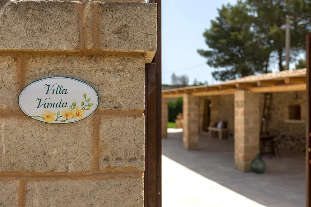 2474 Villa Vanda