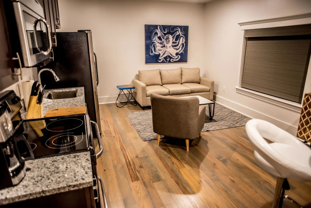 493 King Luxury Suites