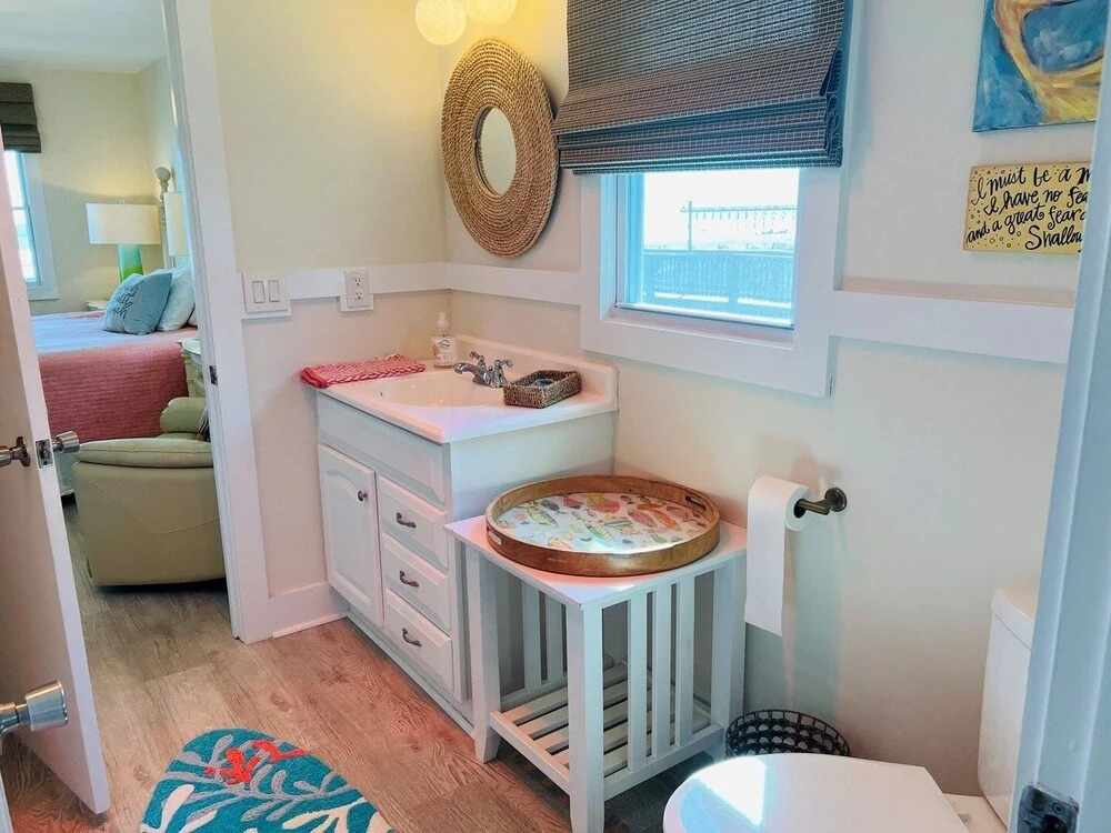 Salty Paradise 4 Bedroom Home by RedAwning