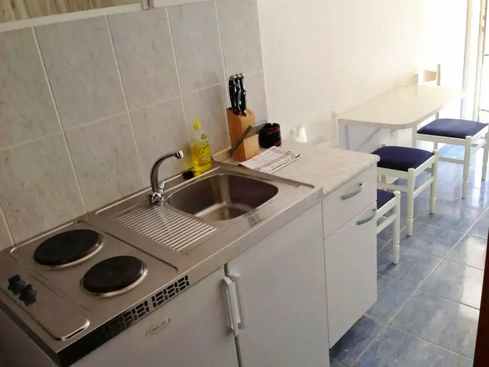 A1 - apt w Patio, Just 3 min Walking to the Beach