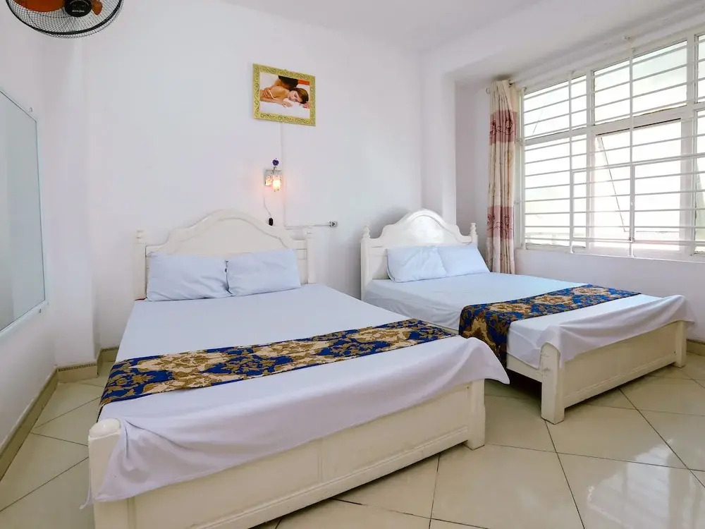 Huong Quynh Hotel