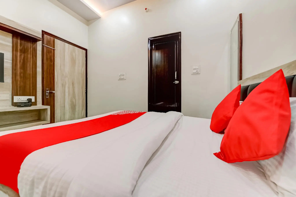 OYO 77121 Hotel Prince Palace