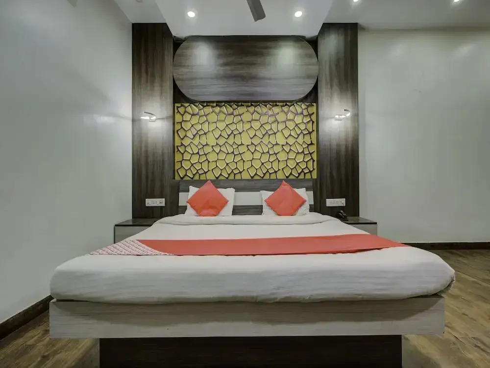 Savoy Hotel By OYO Rooms