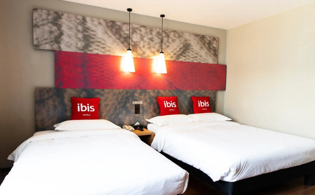 ibis Xinzhou Qiyi Road Hotel