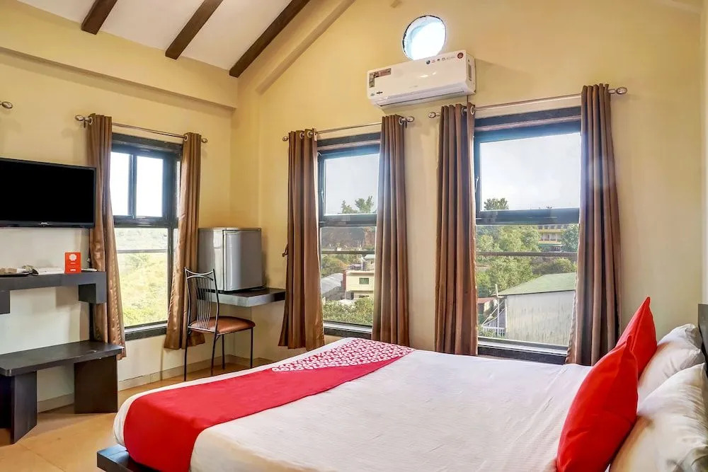 OYO 11898 Hotel Vhyomaan