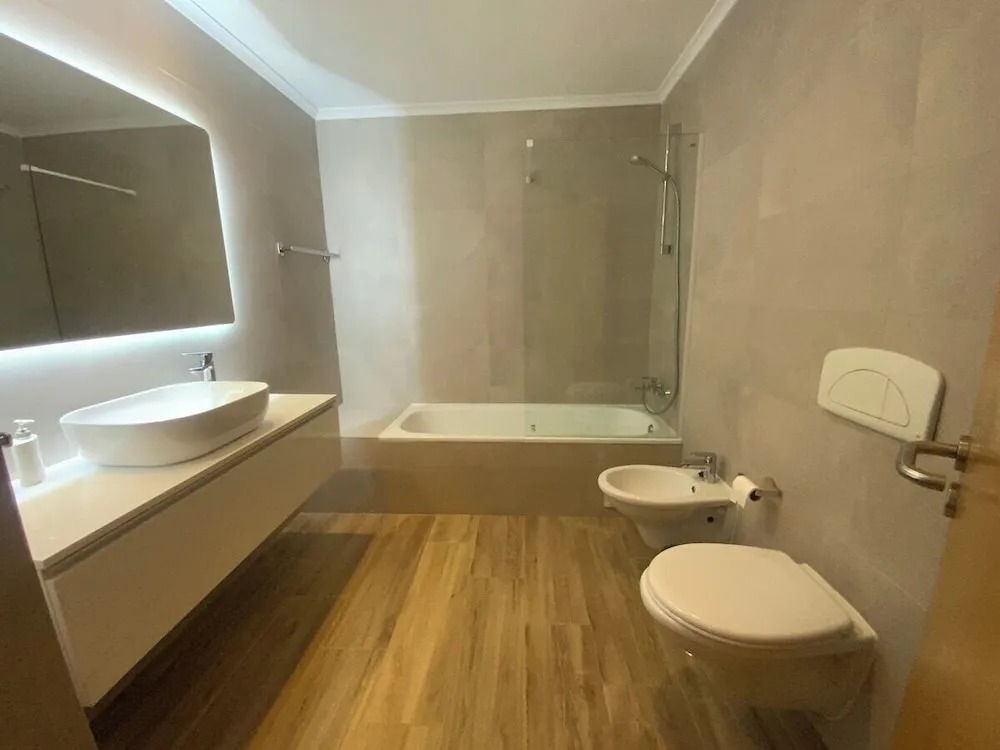 Luxury Ground-floor Appartment 5 Stars, 2 Bedrooms, 2 Bathrooms, Free Wifi