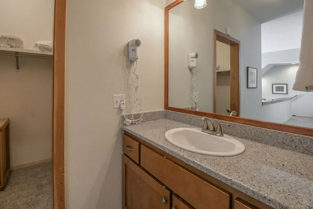 Pines 2128