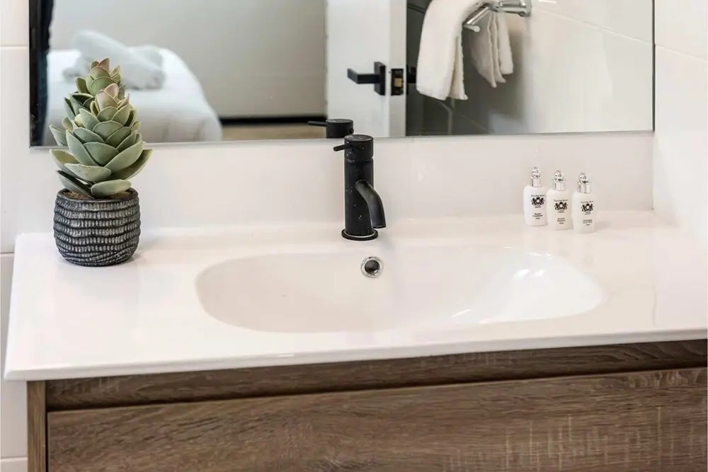 Contemporary 1BR Apartment - Near the City